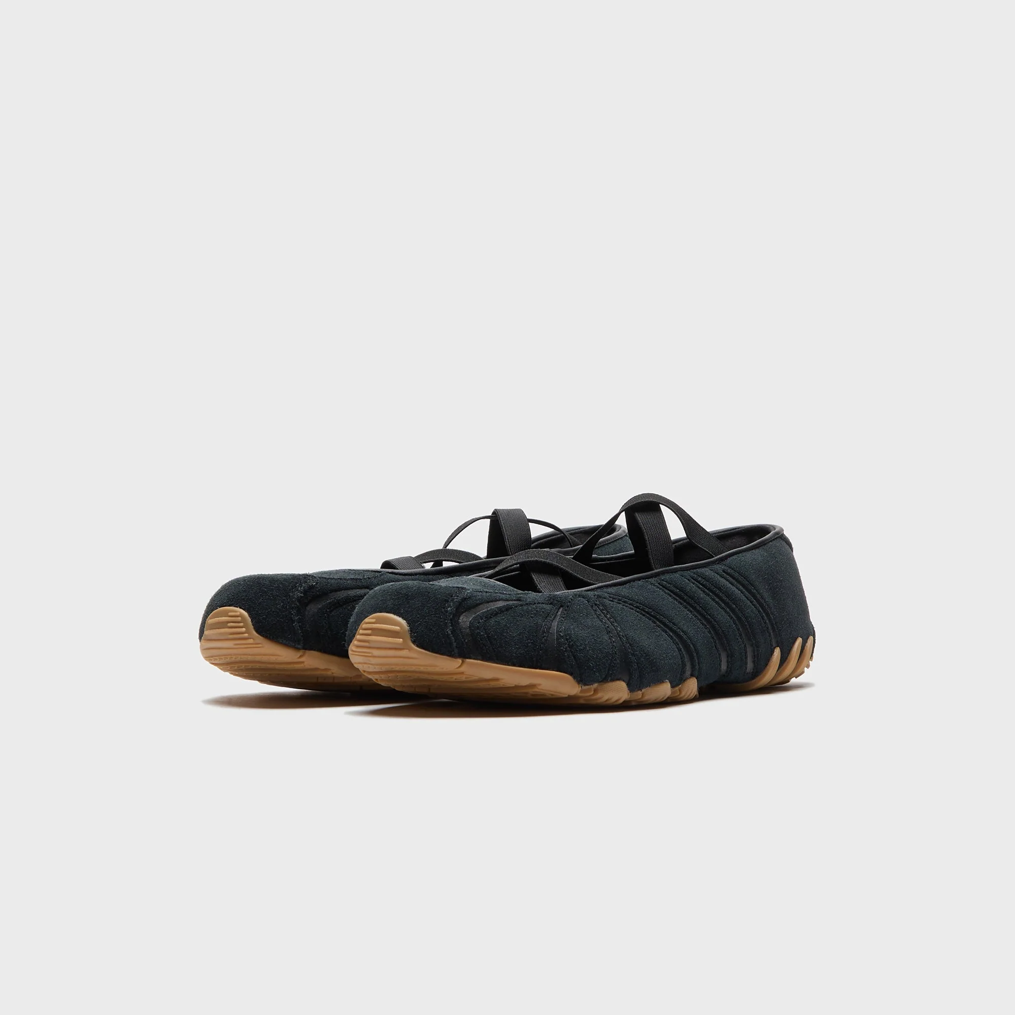 adidas WMNS Ghost Sprint Ballet - Core Black / Gum - Image 2