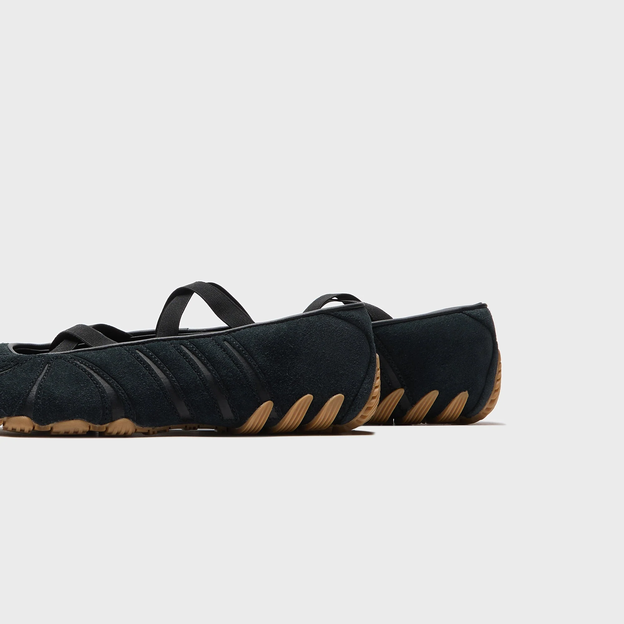 adidas WMNS Ghost Sprint Ballet - Core Black / Gum - Image 4