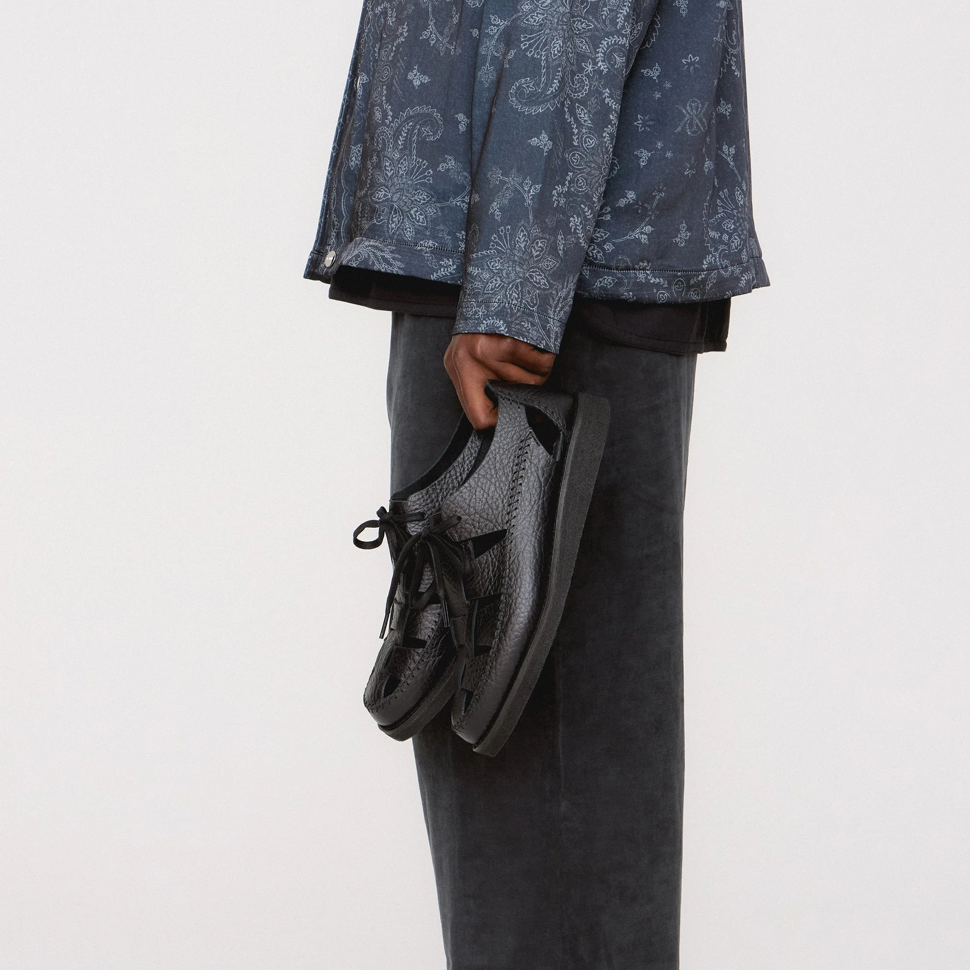 PRE-ORDER | 8th St by Ronnie Fieg for Clarks Originals Ridgevale - Black - Image 2