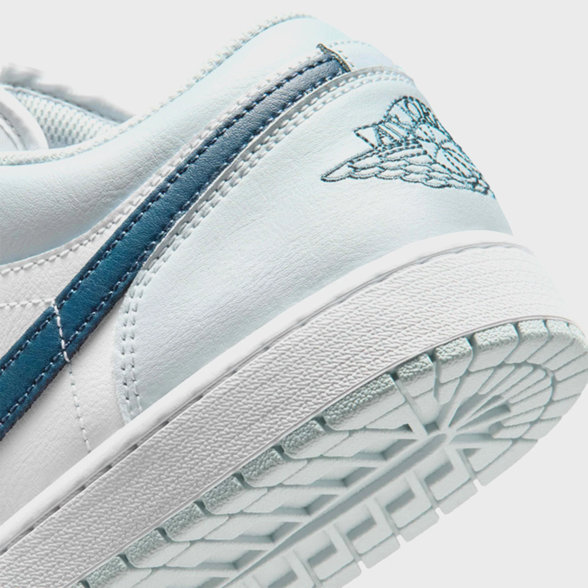 Jordan Air Jordan 1 Low - Aura / Squadron Blue / White - Image 6