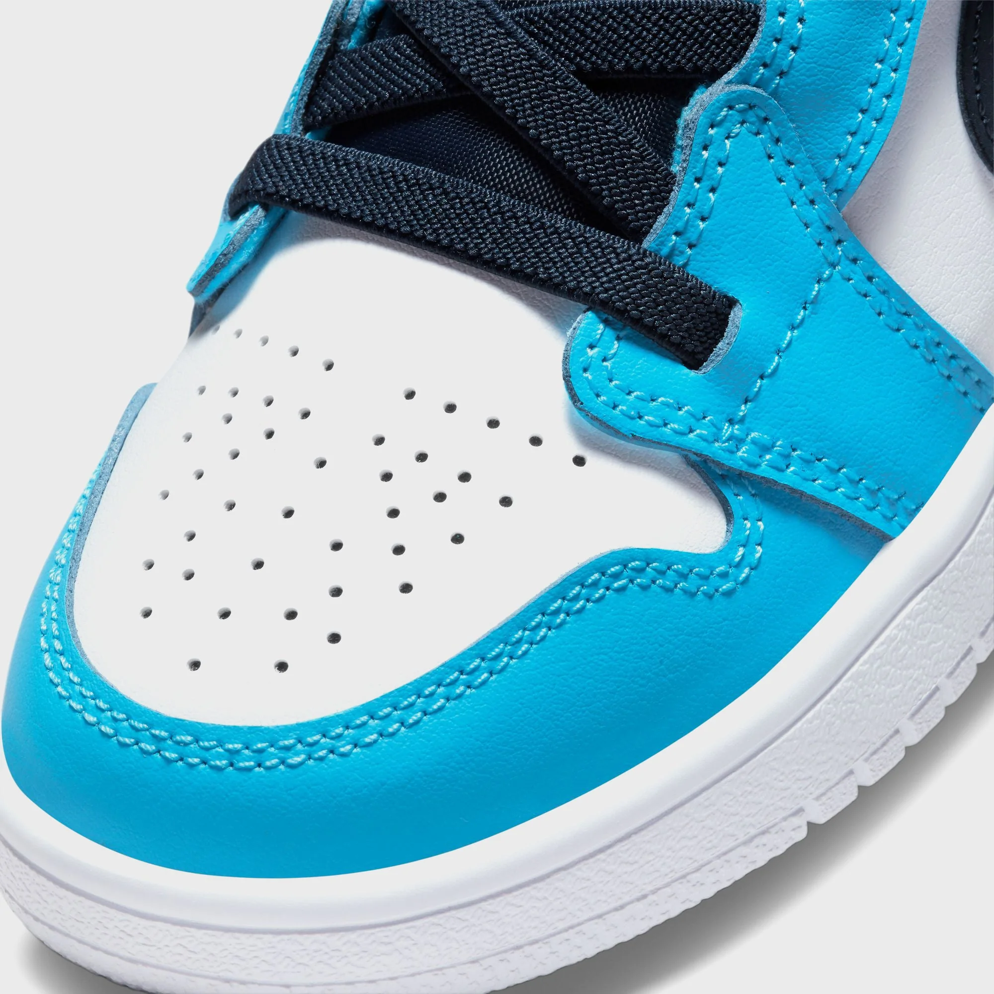 Nike PS Jordan 1 Low Alt - White / Obsidian / Dark Powder Blue - Image 6
