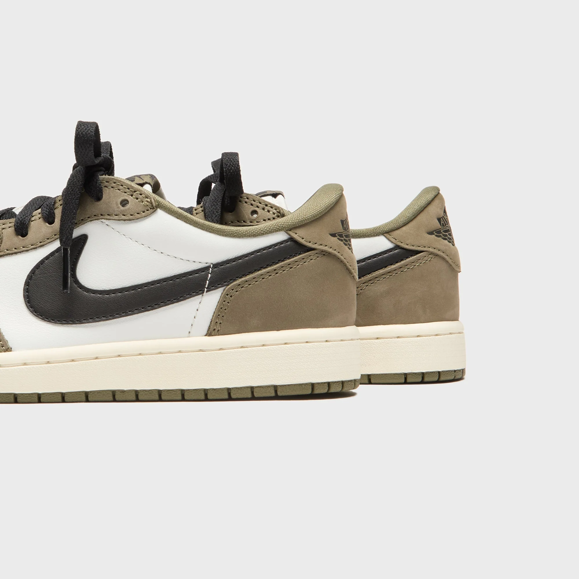Jordan Air Jordan 1 Retro Low - Medium Olive / Summit White / Sail / Black - Image 3