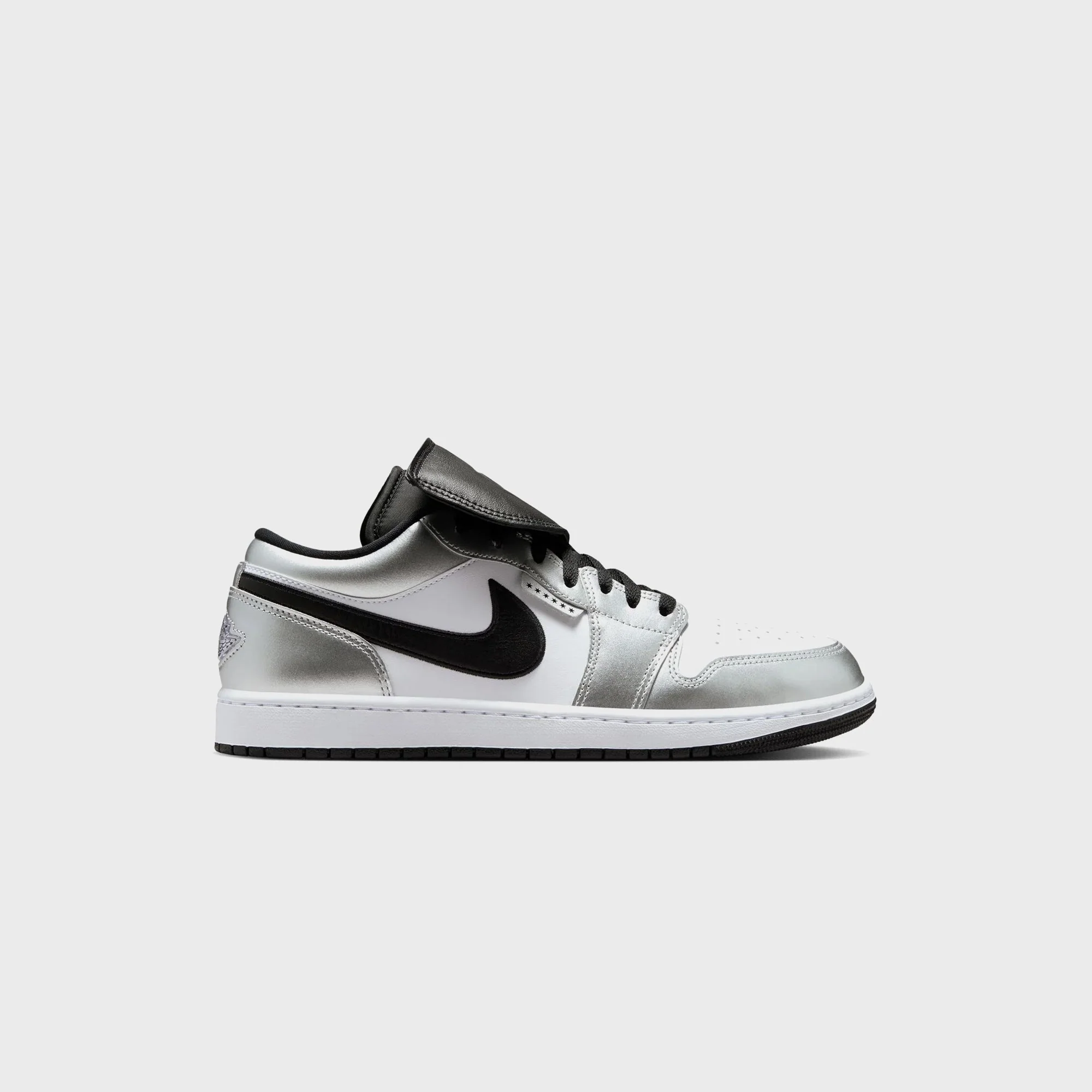 Jordan Air Jordan 1 Low SE - White / Metallic Silver / Black