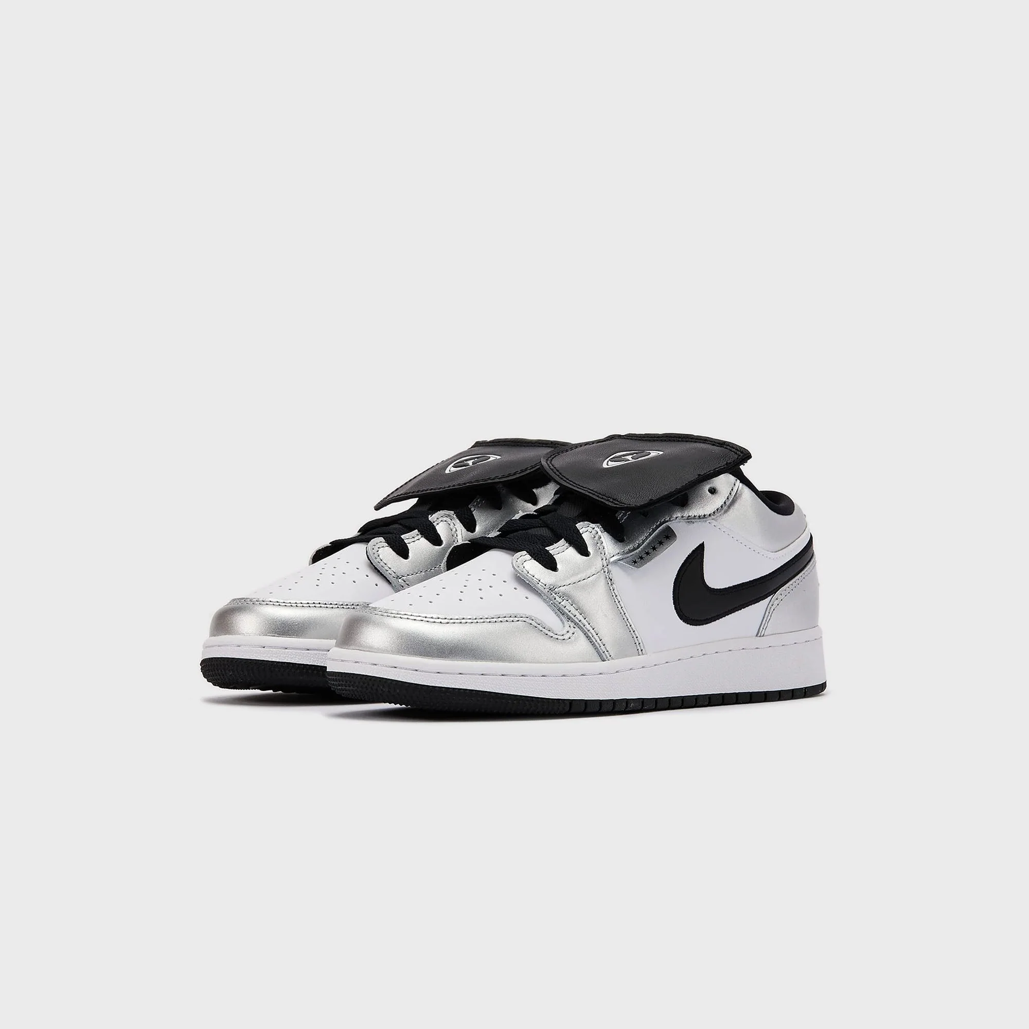 Jordan GS Air Jordan 1 Low SE - White / Metallic Silver / Black - Image 2