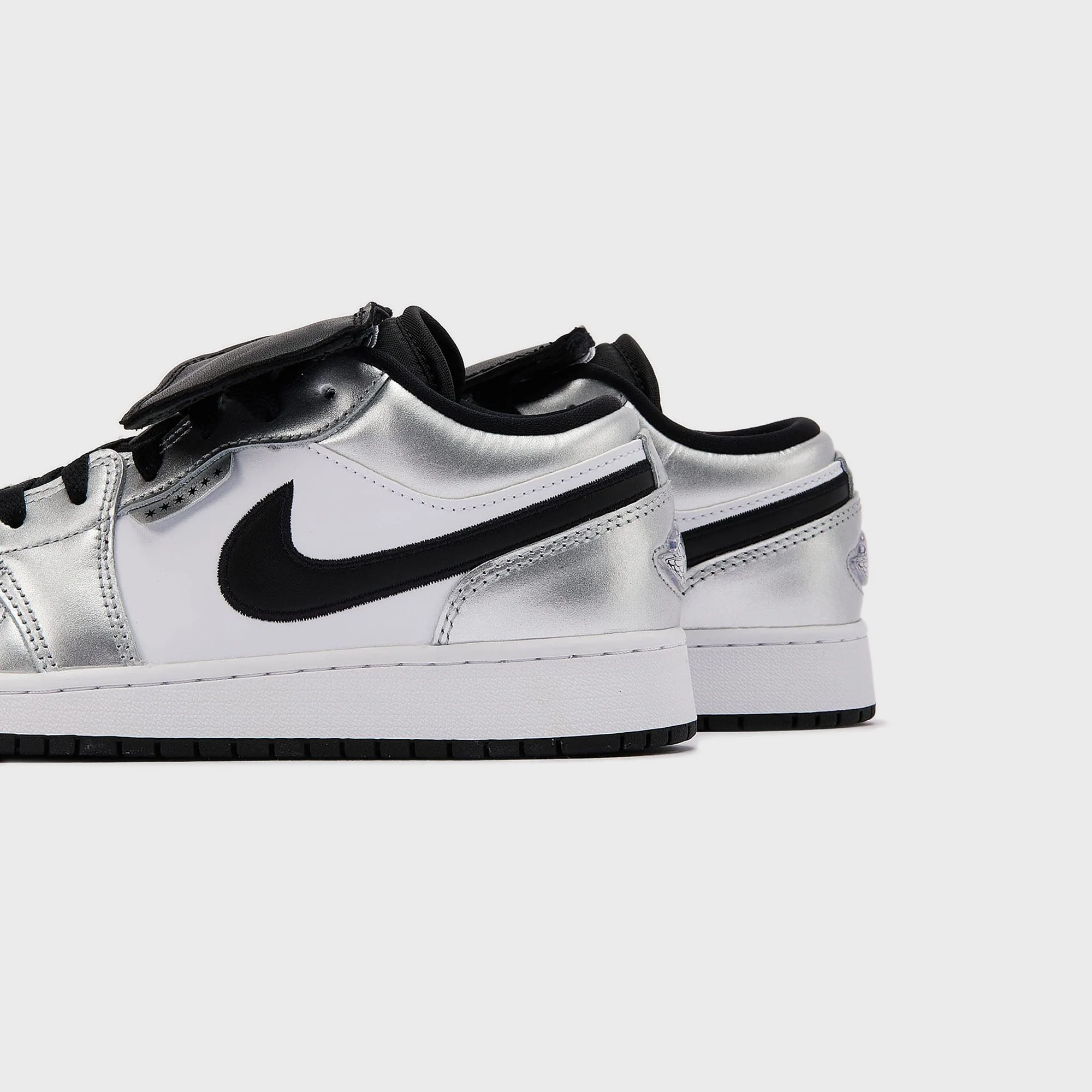 Jordan GS Air Jordan 1 Low SE - White / Metallic Silver / Black - Image 4