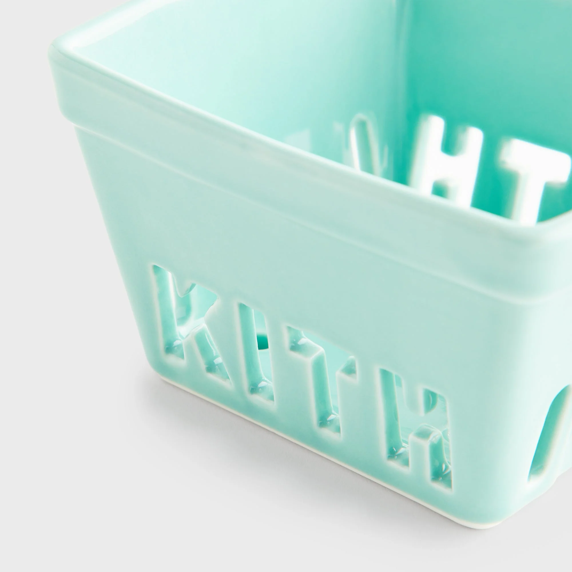 Kith Treats Farmers Market Ceramic Pint Basket - Mykonos - Image 5