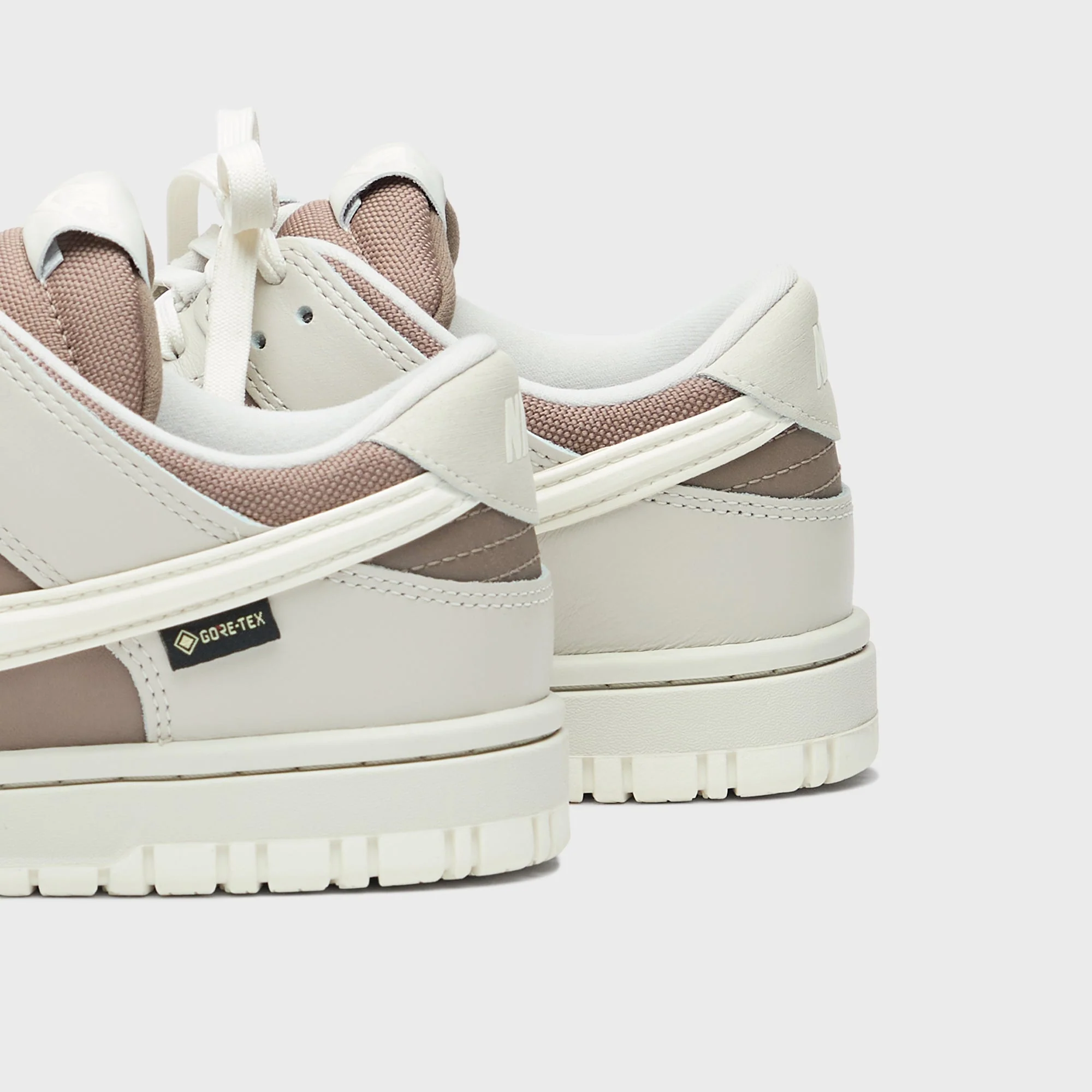 Nike Dunk Low GORE-TEX- Light Bone / Mink Brown / Sail - Image 3