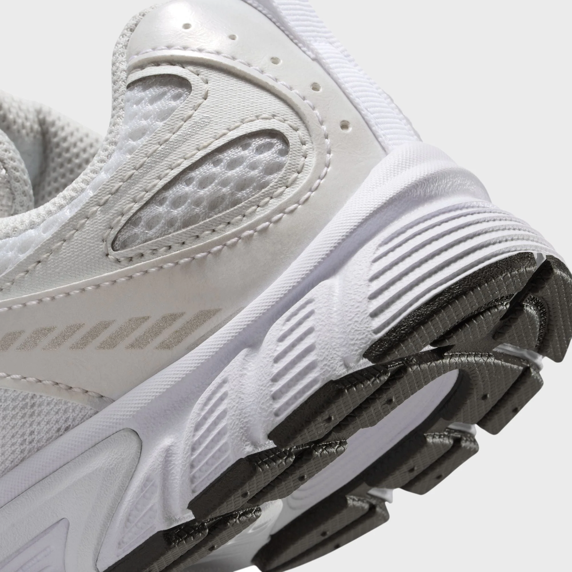 Nike PS V5 RNR - White / Metalic Gold / Metallic Silver - Image 8