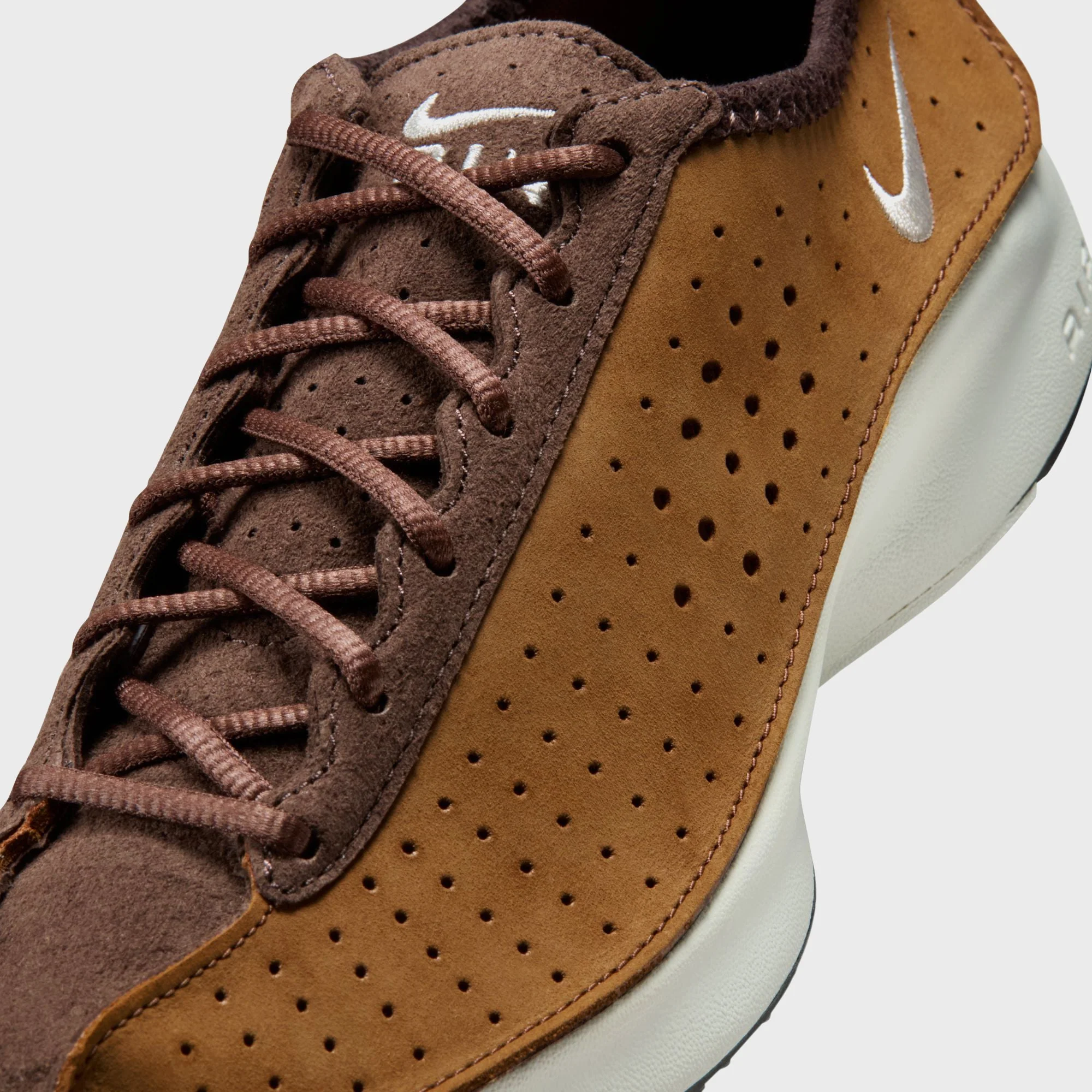 Nike WMNS Air Superfly - Light British Tan / Baroque Brown / Black / Light Bone - Image 6