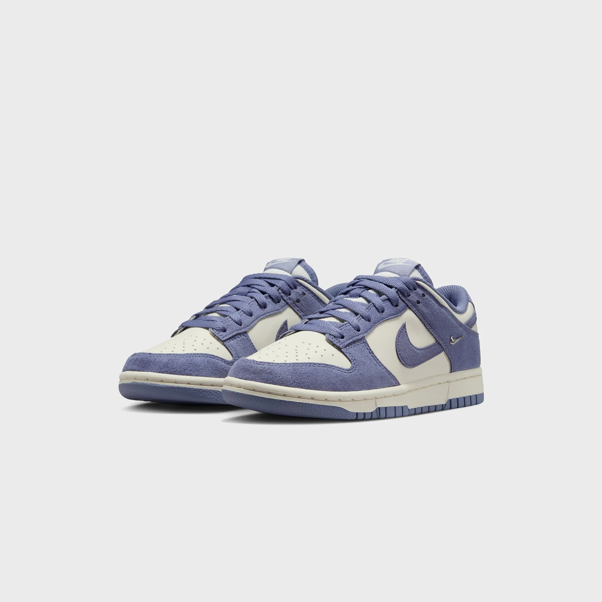 Nike WMNS Dunk Low - Sail / World Indigo / Metallic Silver - Image 2