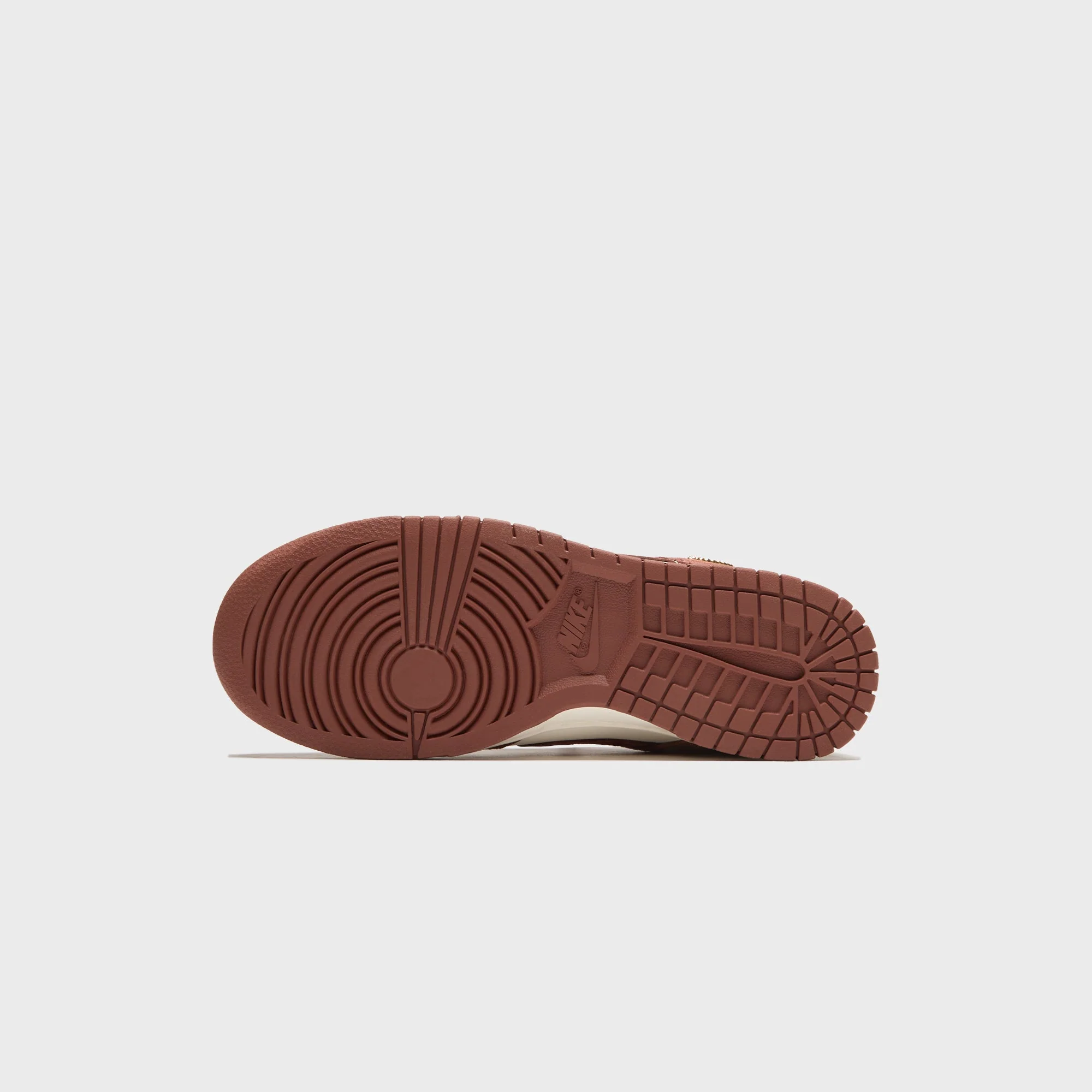 Nike WMNS Dunk Low - Sail / Red Sepia / Metallic Gold - Image 5