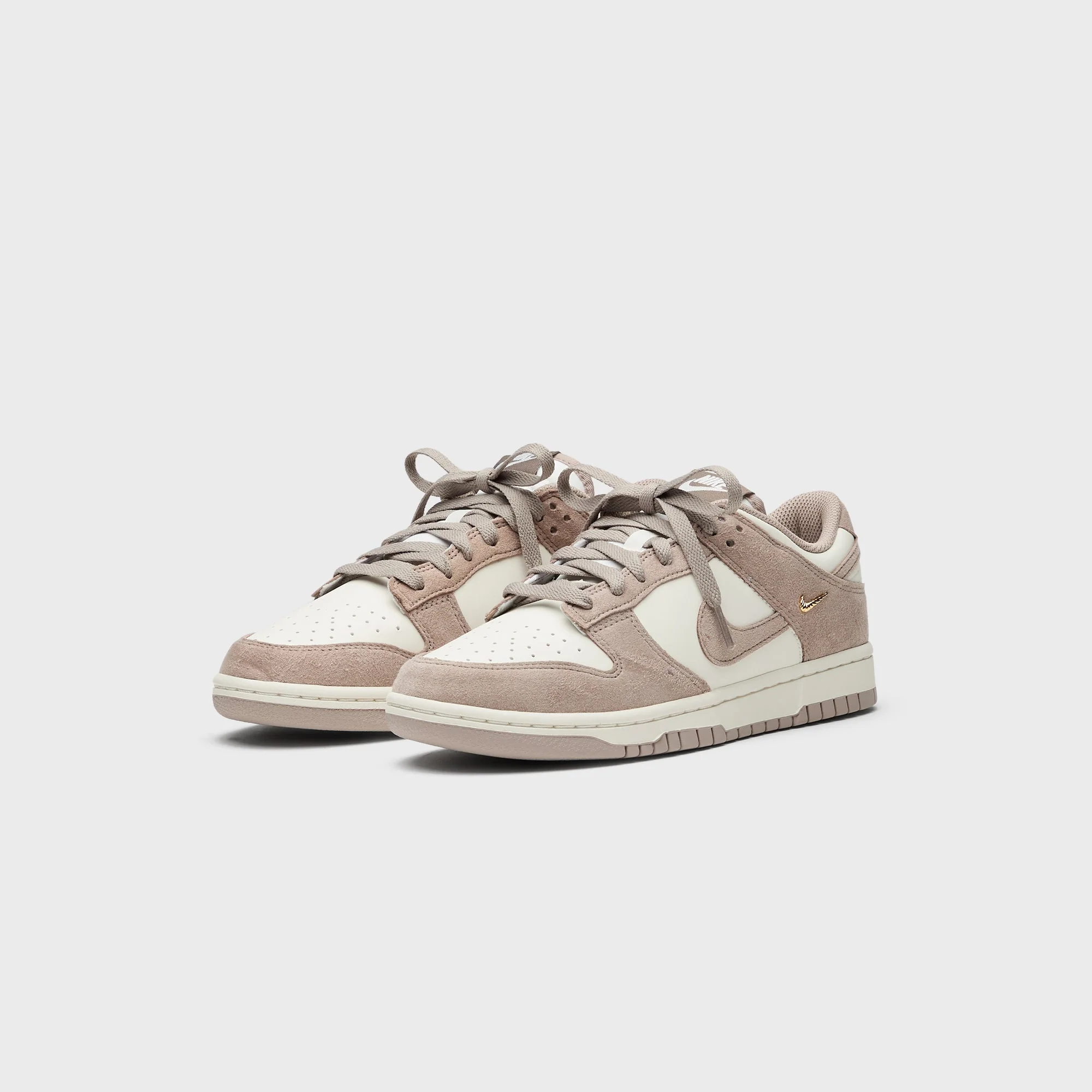 Nike WMNS Dunk Low - Sail / Metallic Gold - Image 2