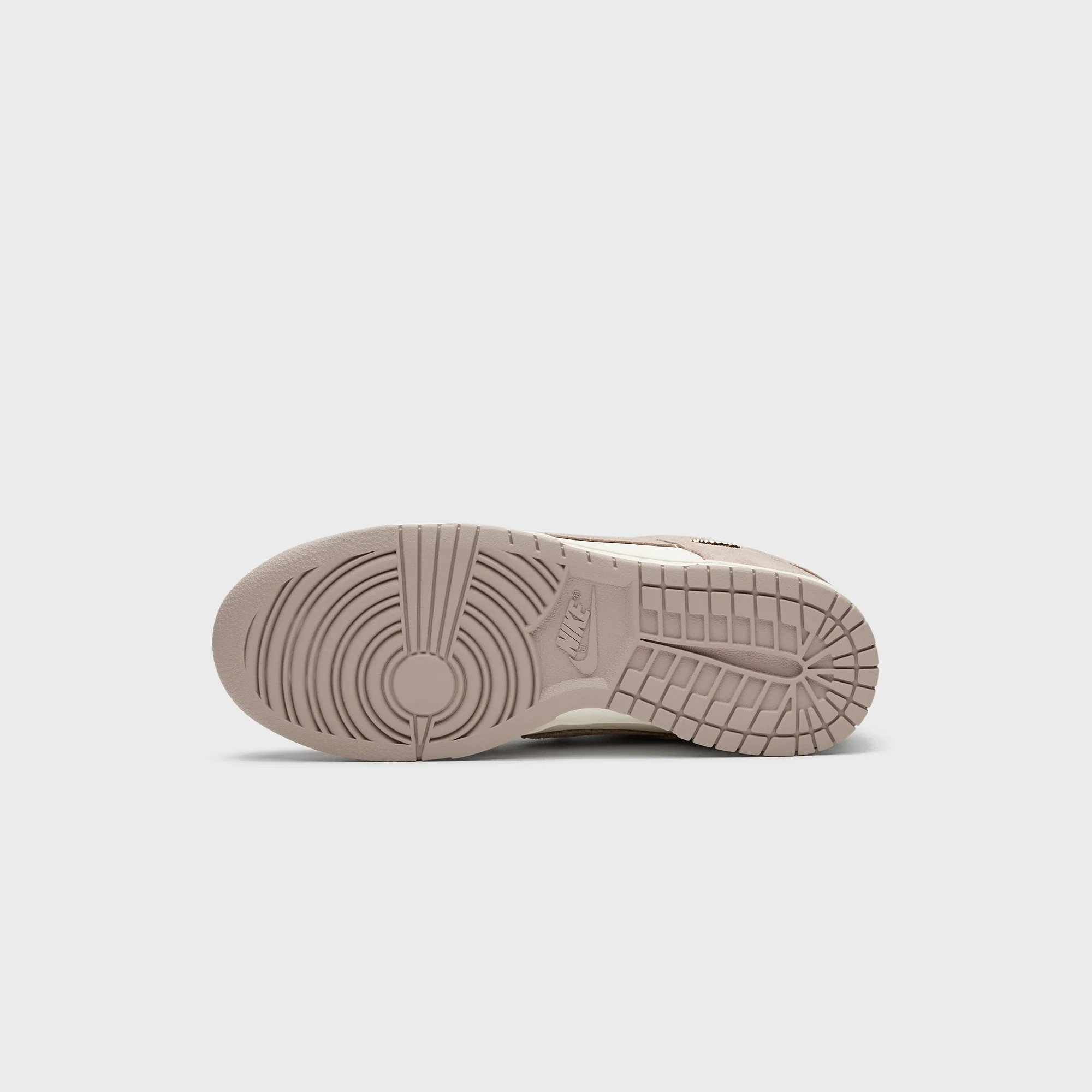 Nike WMNS Dunk Low - Sail / Metallic Gold - Image 5