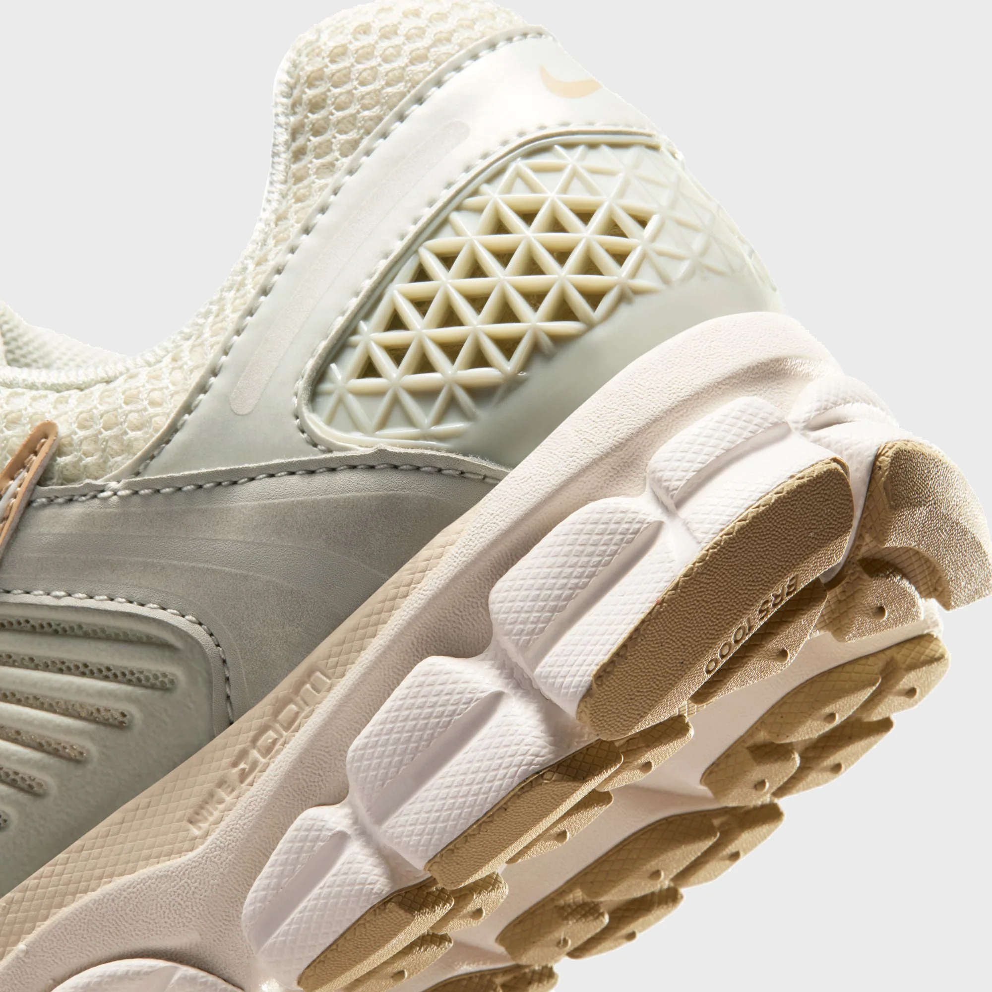 Nike WMNS Zoom Vomero 5 - Light Bone / Phantom - Image 8