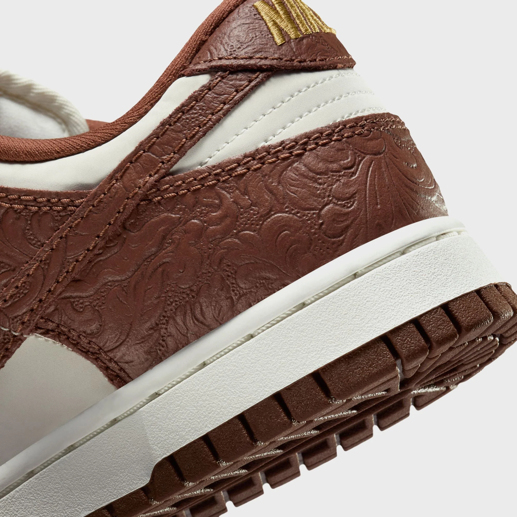 Nike WMNS Dunk Low - Sail / Fauna Brown / Metallic Gold - Image 7