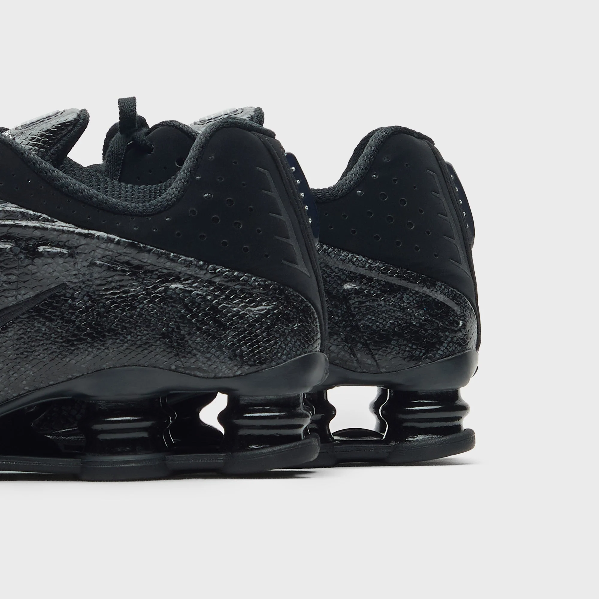 Nike WMNS Shox R4 - Print Black / Black / Metallic Silver / Dark Grey - Image 3