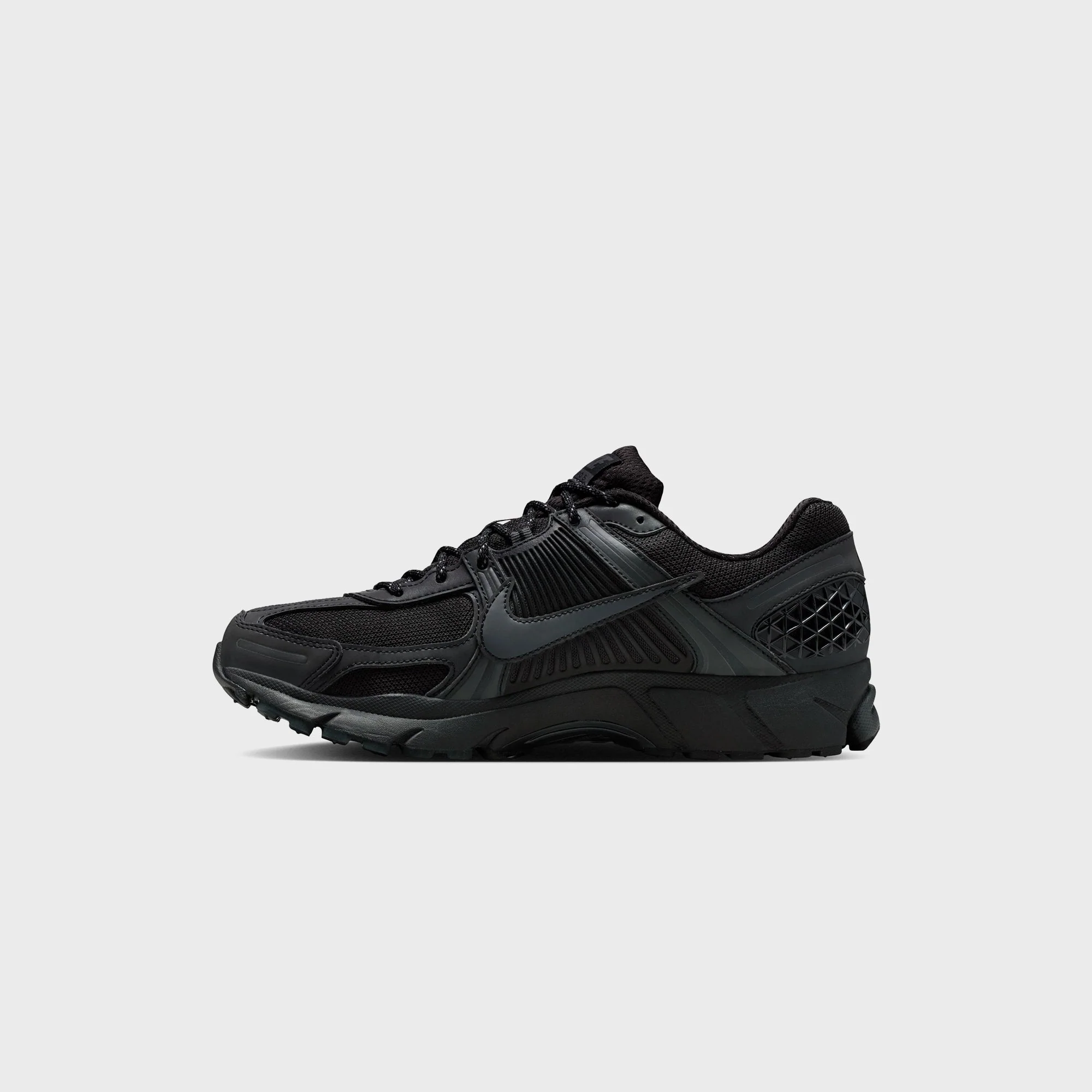 Nike Zoom Vomero 5 - Black / Black - Image 3