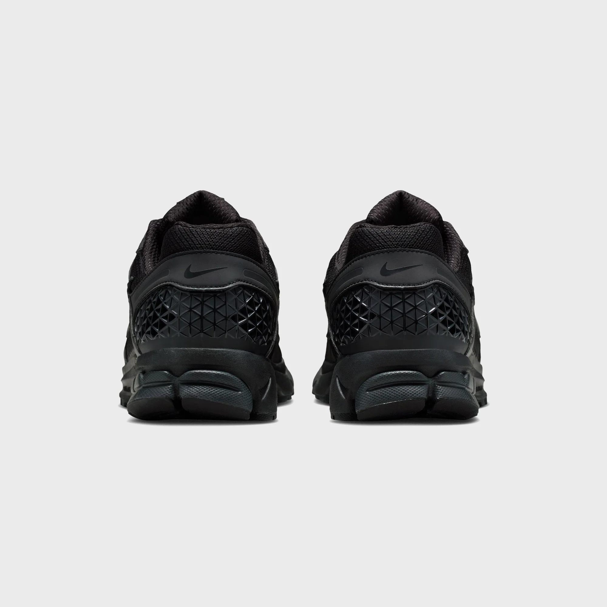 Nike Zoom Vomero 5 - Black / Black - Image 6