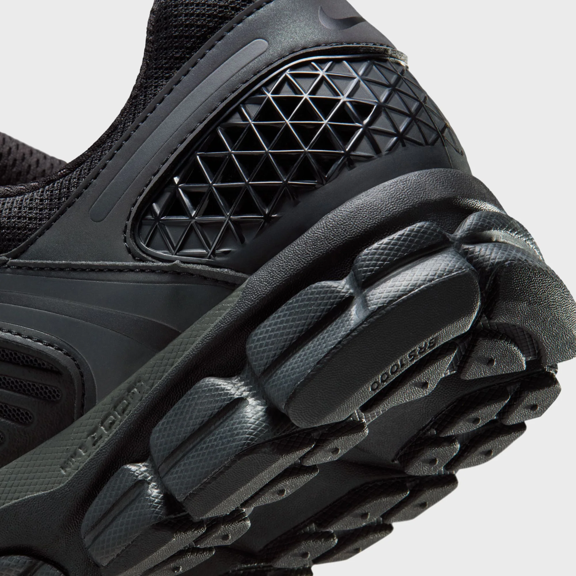Nike Zoom Vomero 5 - Black / Black - Image 8