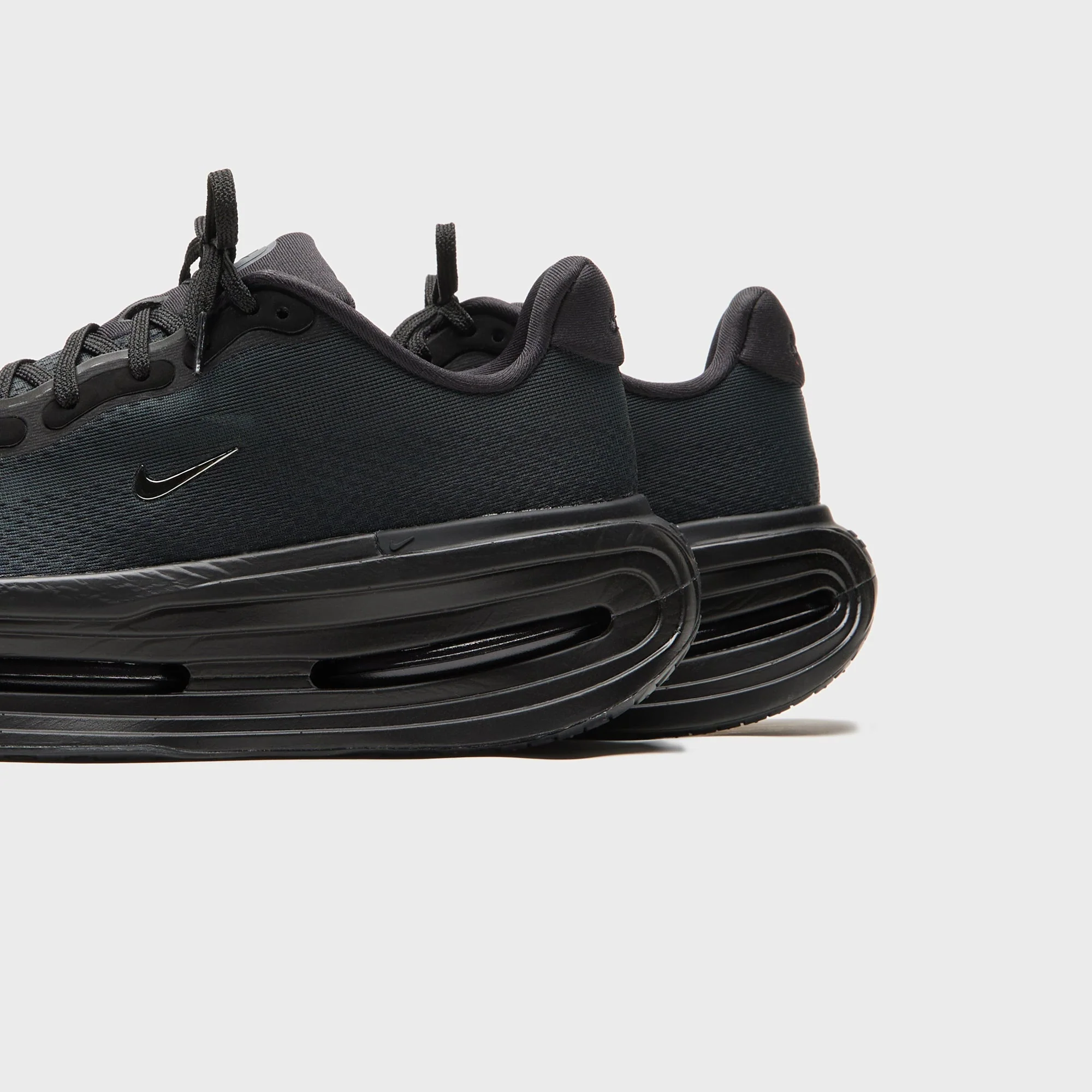 Nike Vomero Premium - Black / White - Image 4