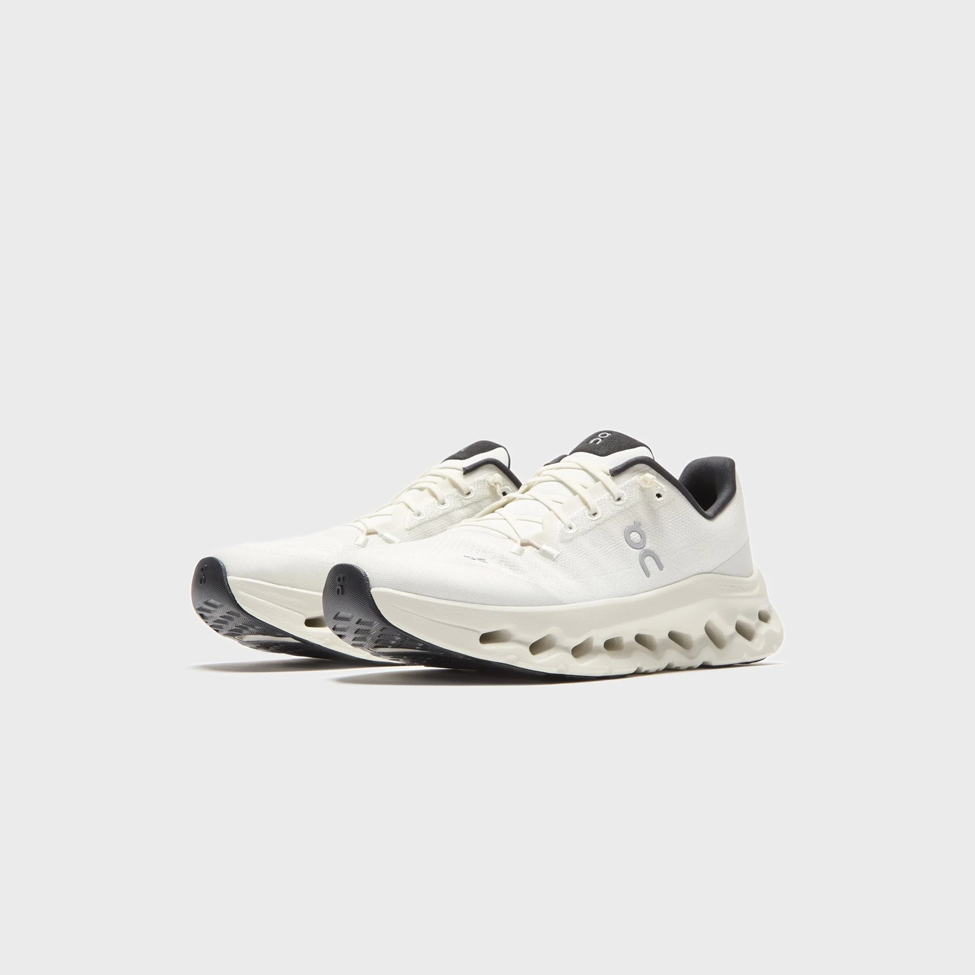 On Running WMNS Cloudtilt - Pearl / Black - Image 2