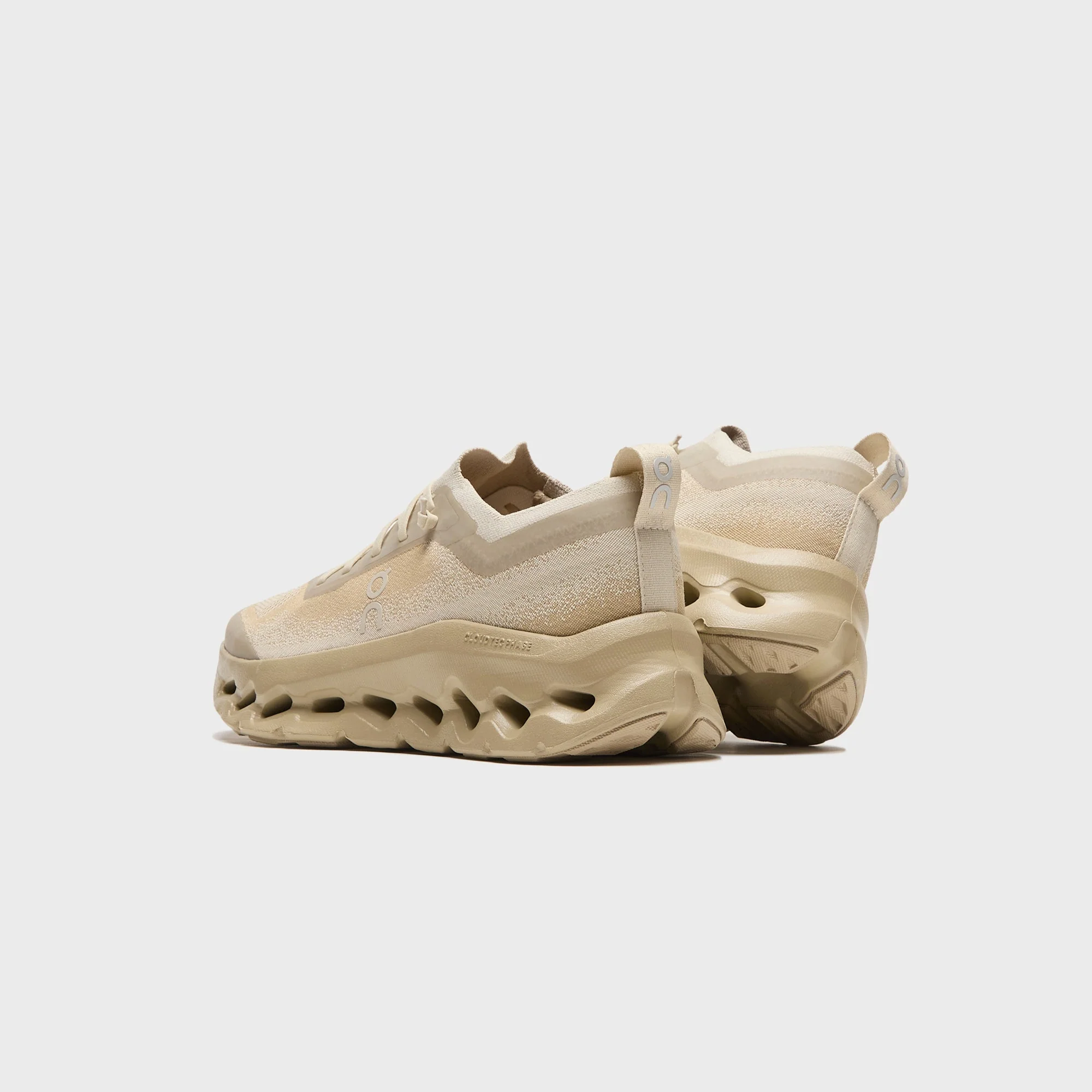 On Running WMNS Cloudtilt Moon - Winter / Kasha - Image 4