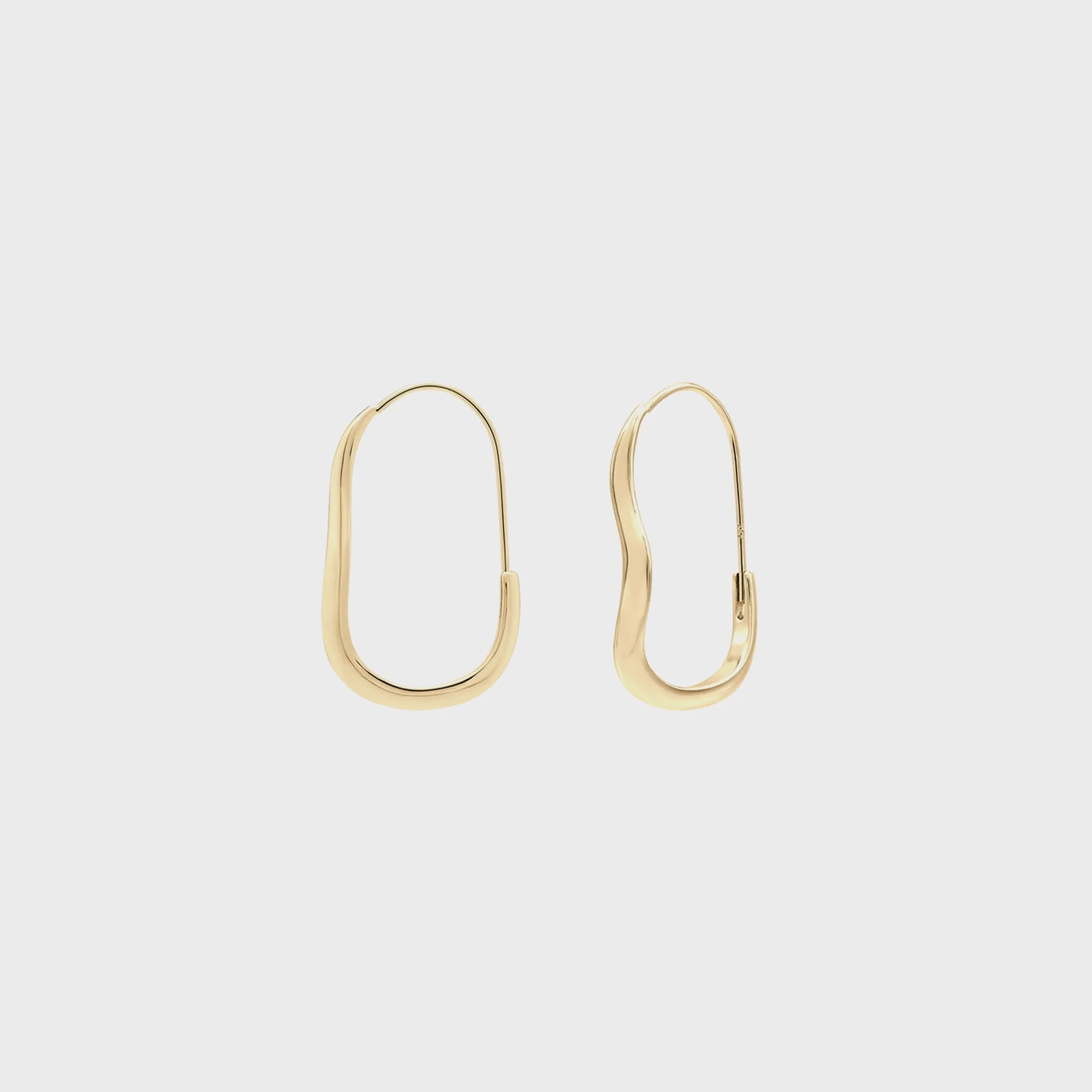 SHASHI Mia Wave Hoop - Gold